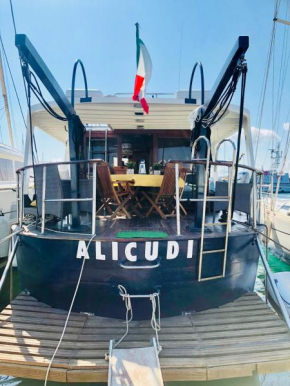 Boat & Breakfast Alicudi
